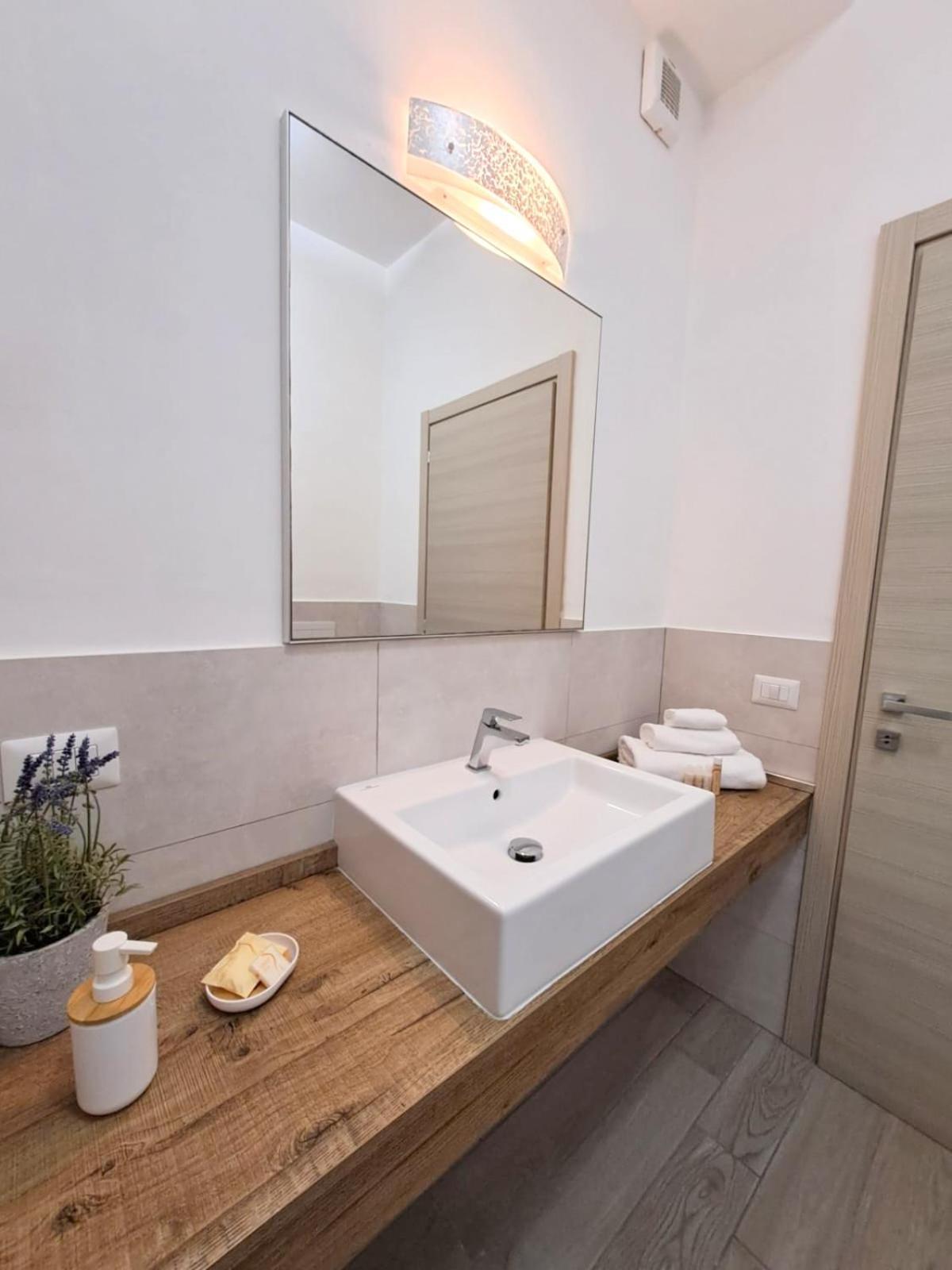 Ajana Rooms By Accomodo Cagliari Esterno foto